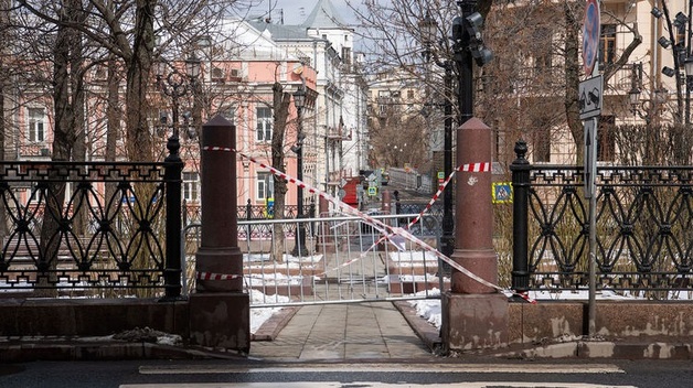 В Москве и области вводится пропускной режим. Ехать без QR-кода нельзя даже на личном авто