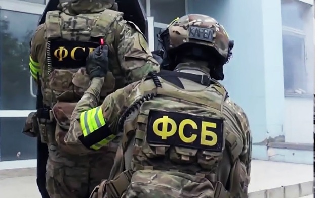 ФСБ показала видео операции против подпольных оружейников в 12 регионах России