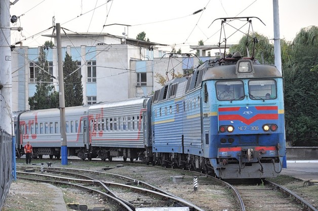 Под Киевом подросток погиб при попытке сделать селфи на поезде