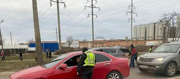 В Полтаве произошла перестрелка между двумя группировками. Полиция перекрыла въезды из города