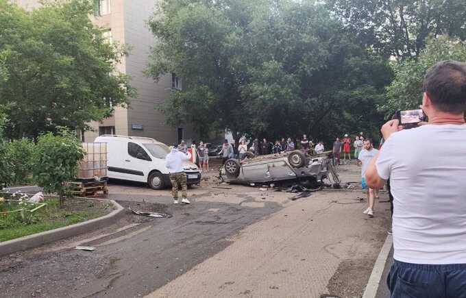 Легковушка взорвалась на севере Москвы