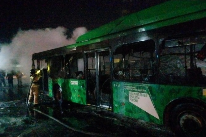 Новый пассажирский автобус сгорел в Челябинске