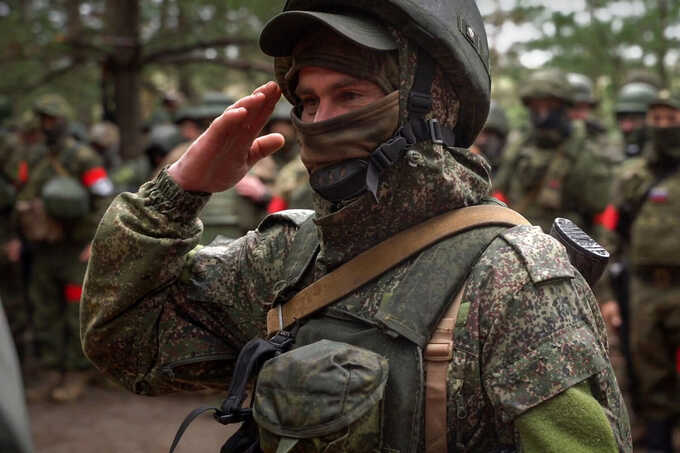 Российских военных, превративших курскую женскую колонию в крепость, наградили за мужество и отвагу