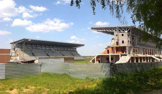 Стадион в Монино: трудности с подрядчиками и неопределенные сроки завершения строительства