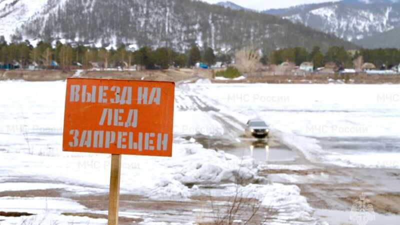 В Приморье автомобиль провалился под лёд, два человека погибли