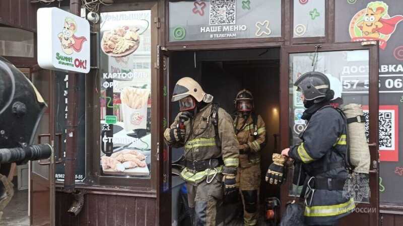 В одном из торговых центров Тюмени произошел пожар в кафе