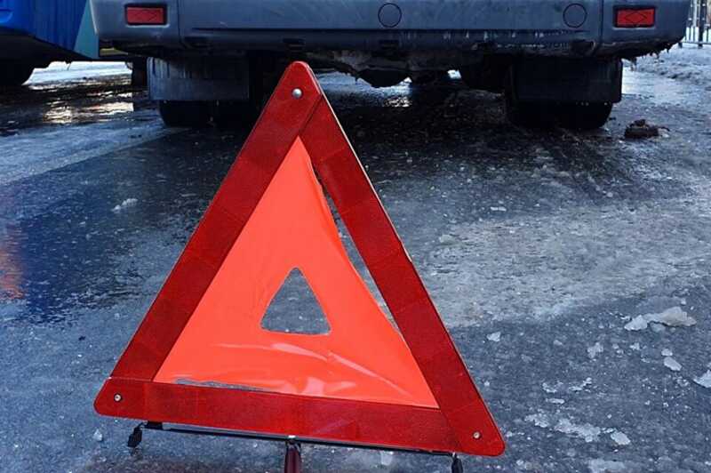 В Иркутской области во время драг-заезда автомобиль сбил группу людей