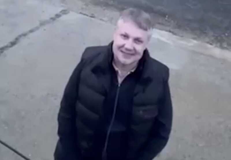 В Московской области мужчина, управляя автомобилем Infiniti, врезался в столб и оголил гениталии
