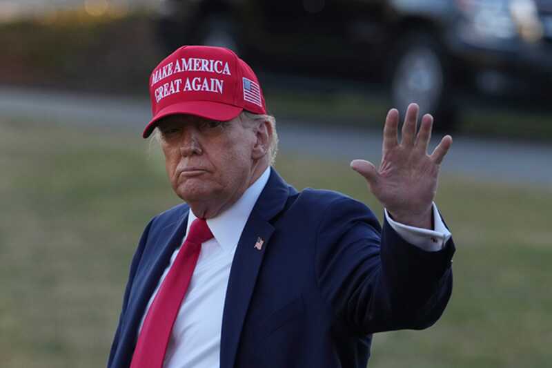 Снимок кисти Трампа вызвал волну обсуждений в интернете: врачи высказали предположение о возможной проблеме со здоровьем