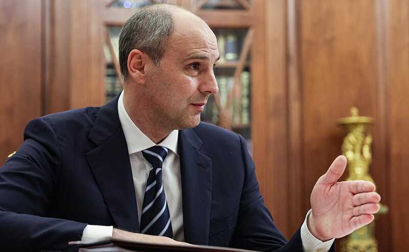 Временный губернатор Свердловской области Денис Паслер предложил решать финансовые проблемы через появление на свет детей
