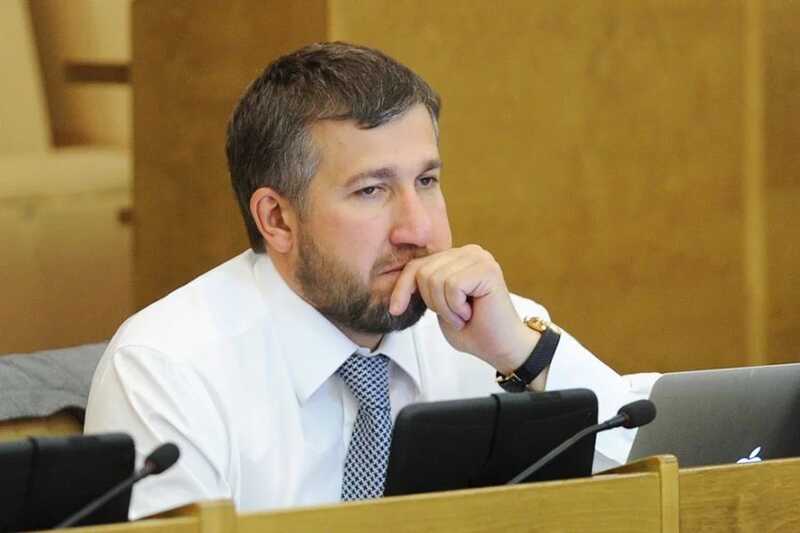 Семейство с мальтийскими паспортами: расследование выявило двойную жизнь депутата Григория Аникеева