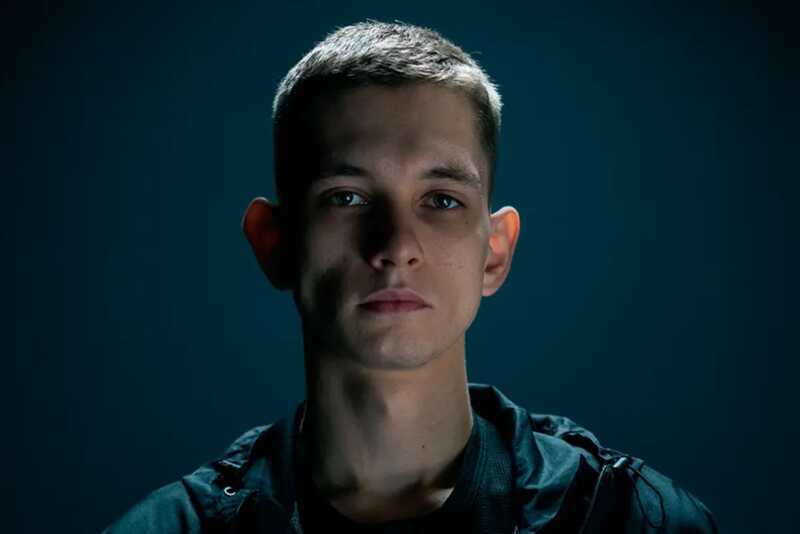 В Томске двое мужчин атаковали рэпера Teaky и избили его