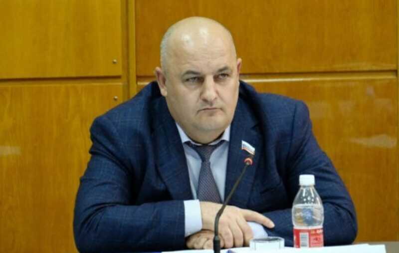 Экс-депутат Юсуф Зейнединов и местная ОПГ отнимают квартиры у пенсионеров при помощи силовых органов