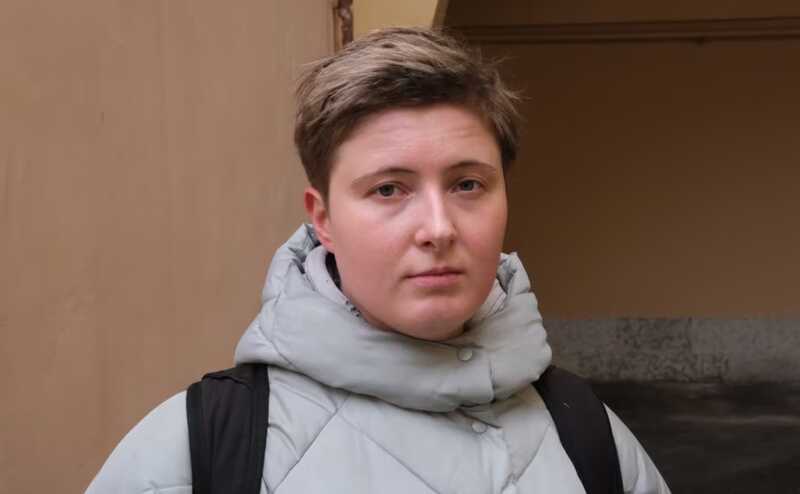Приятельницу Седы Сулеймановой арестовали после четырёх часов одиночного пикета