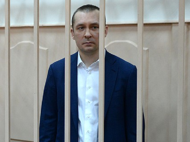 Суд оставил Захарченко в СИЗО до июня и не поверил его жалобам на следователя