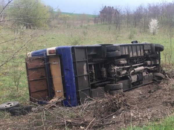 На Волыни рейсовый автобус попал в смертельное ДТП: фото с места страшной аварии