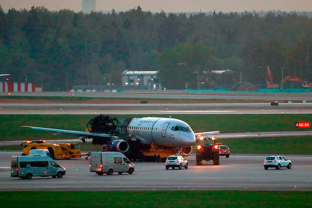 Пилотов сгоревшего в Шереметьево SSJ100 отстранили от полетов