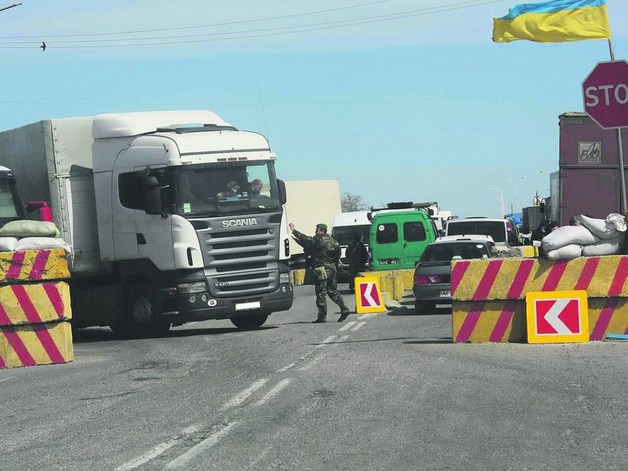 Семью главного военного прокурора Анатолия Матиос обвинили в крышевании контрабанды и ведении бизнеса в оккупированном Крыму