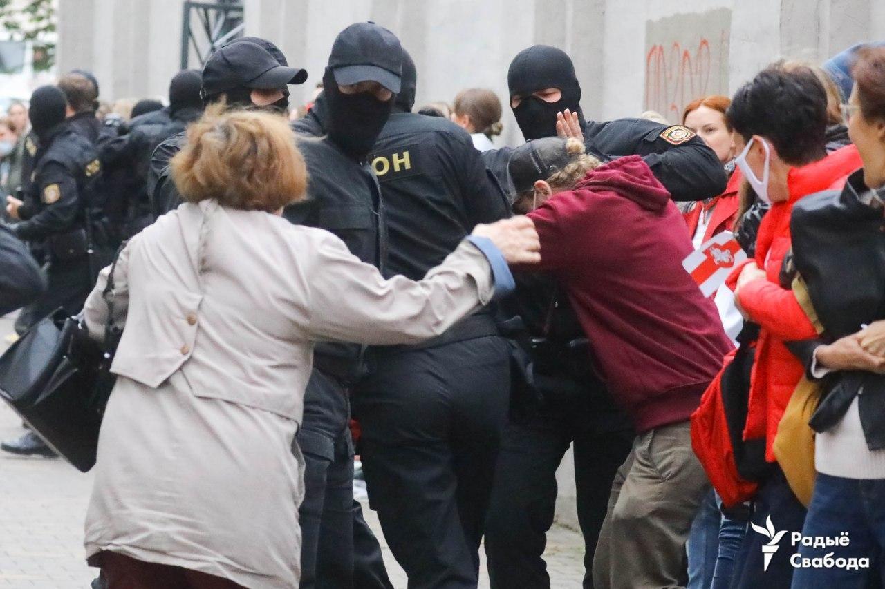 Фото задержаний, опубликованные белорусским отделением