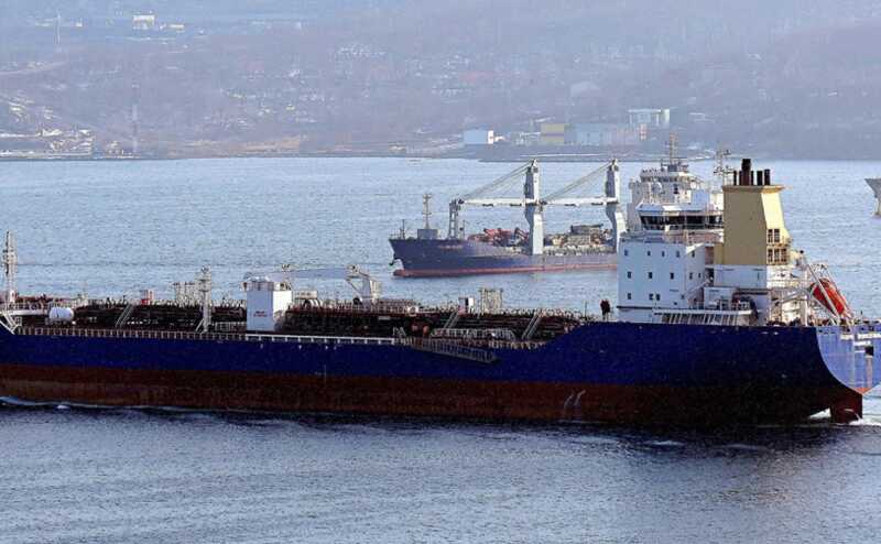 Китай отказался принимать супертанкер с нефтью из России